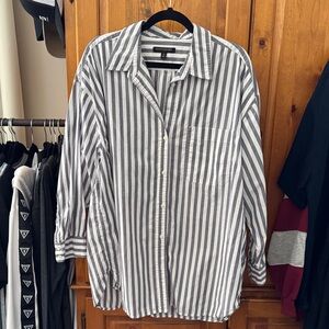Banana Republic Gray and White Striped Shirt 100% cotton